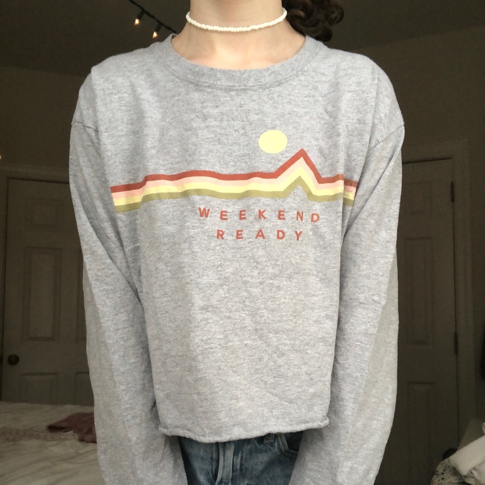 cropped weekend ready grey long sleeve :)